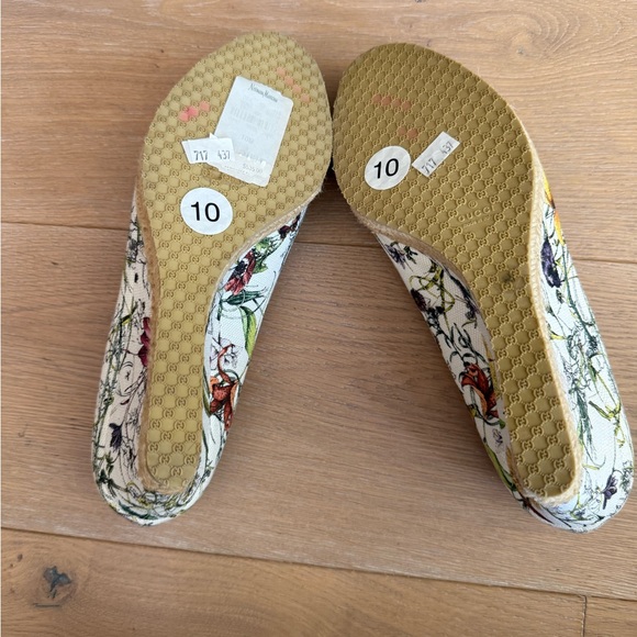 Gucci Women's Floral Peep Toe Canvas Wedge Shoes with Horsebit - Picture 6 of 6